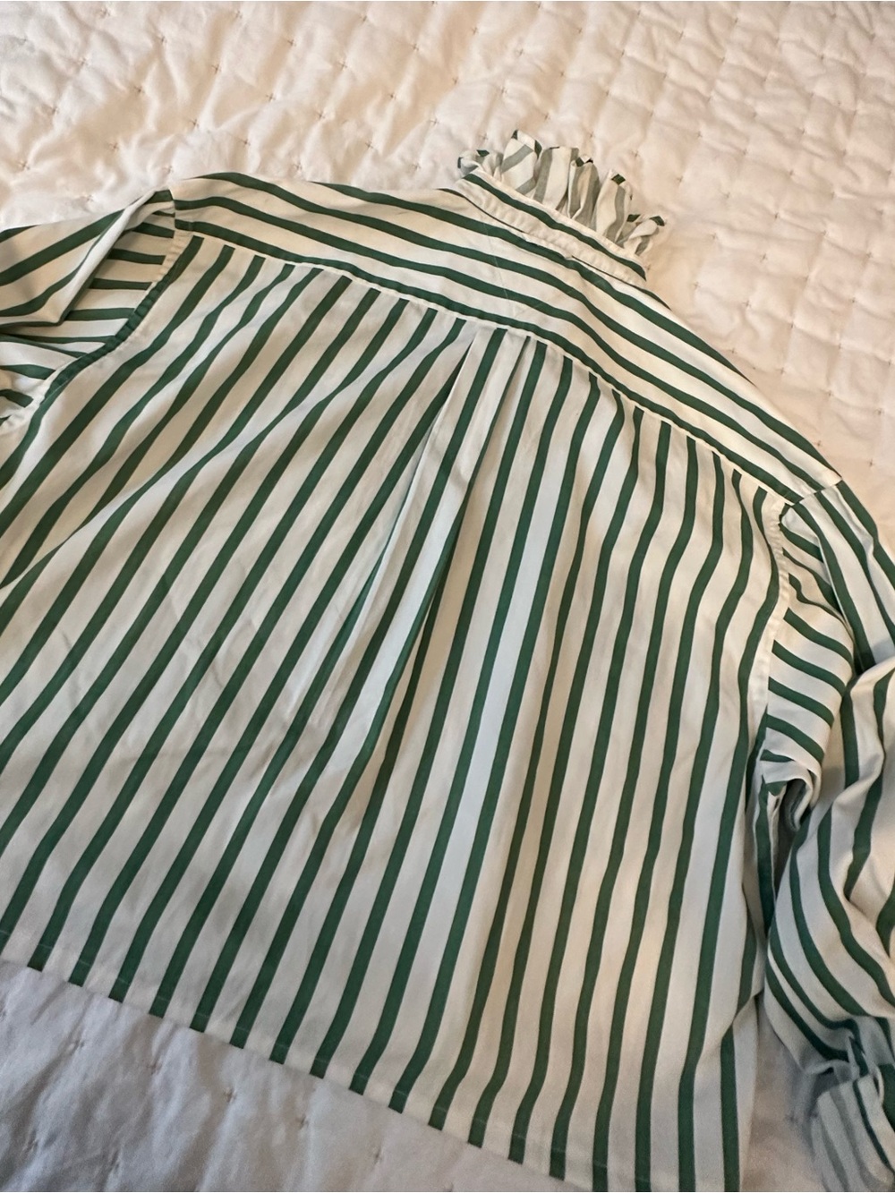 Women - Upcycled (reworked) men’s shirt with ruffled collar - Picture 8 of 8